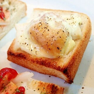 サラダチキンと胡桃とチーズのミニトースト